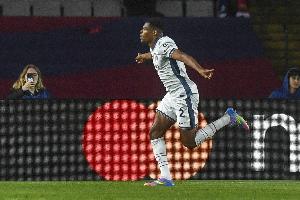 世体：巴萨只考虑能带来改变的右后卫，邓弗里斯完美符合要求