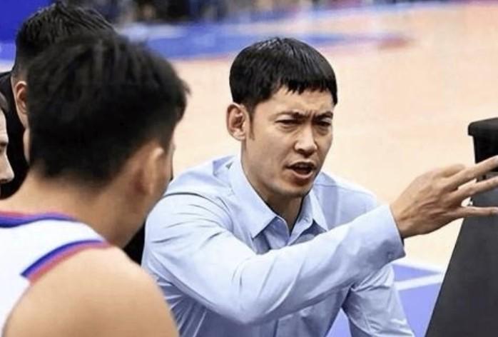 华体会官网入口-张庆鹏：大家要放下球星光环、摘下面具，关键时刻要有人能站出来