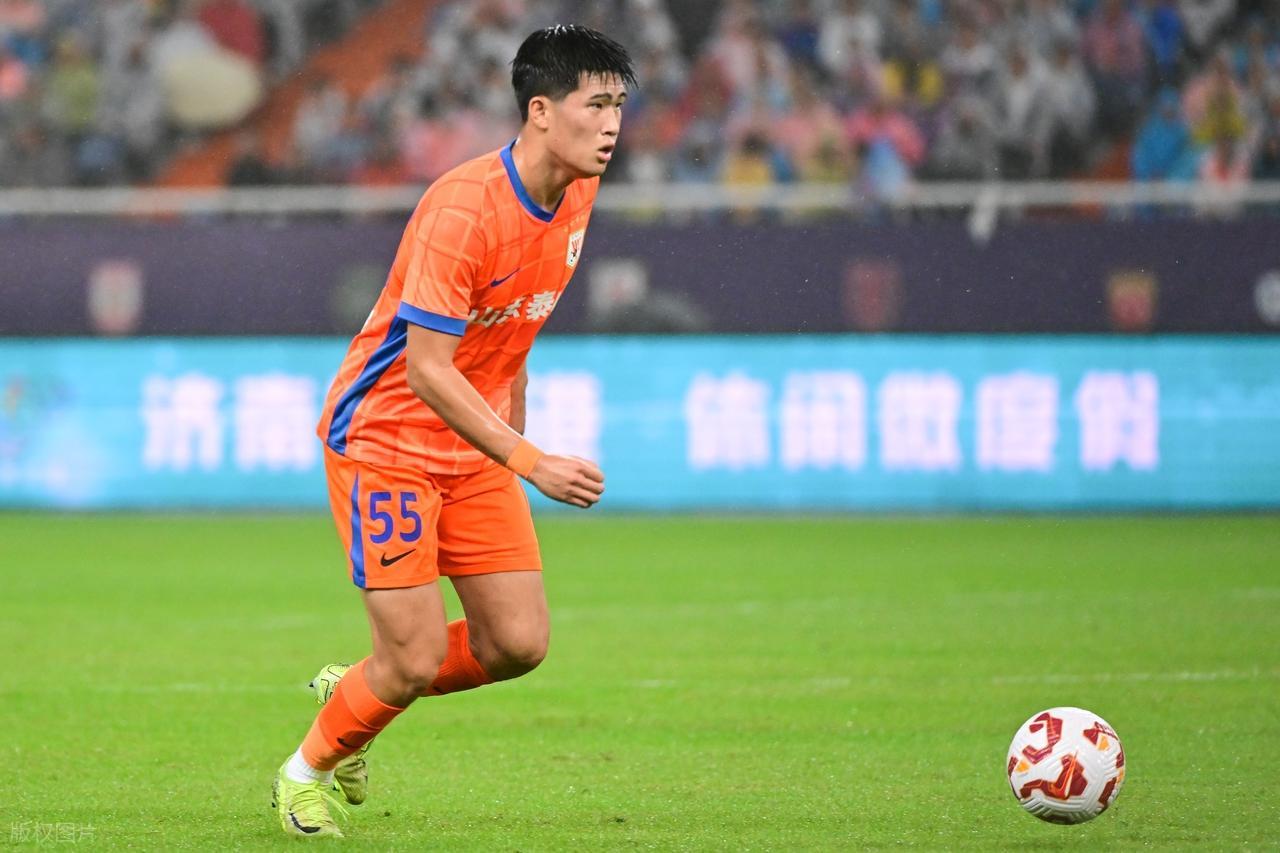 华体会官网APP-进攻防守一把抓，山东泰山又贡献一名带刀后卫，球迷：国产拉莫斯